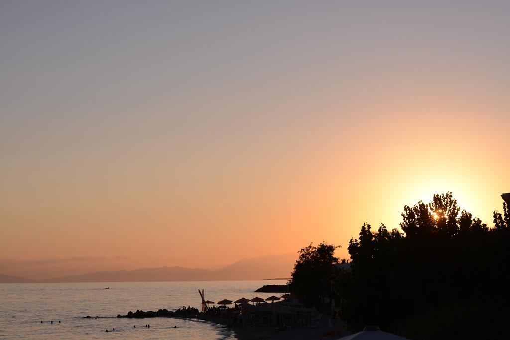 Crown Hotel Nea Skioni Buitenkant foto