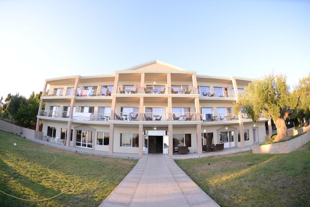 Crown Hotel Nea Skioni Buitenkant foto