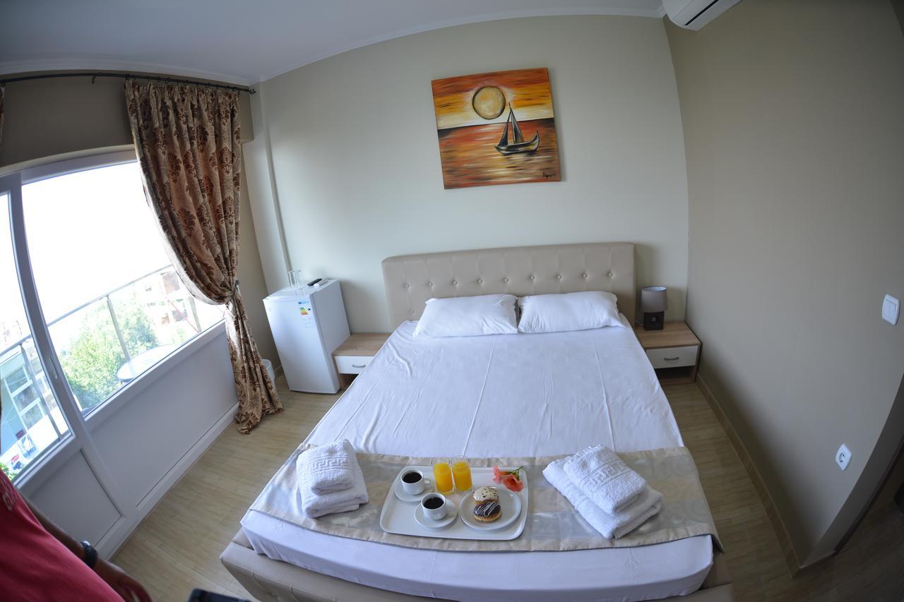 Crown Hotel Nea Skioni Buitenkant foto